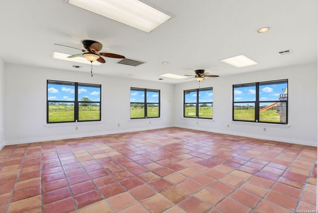 166 LOWER SEGUIN RD, Marion, TX 78124