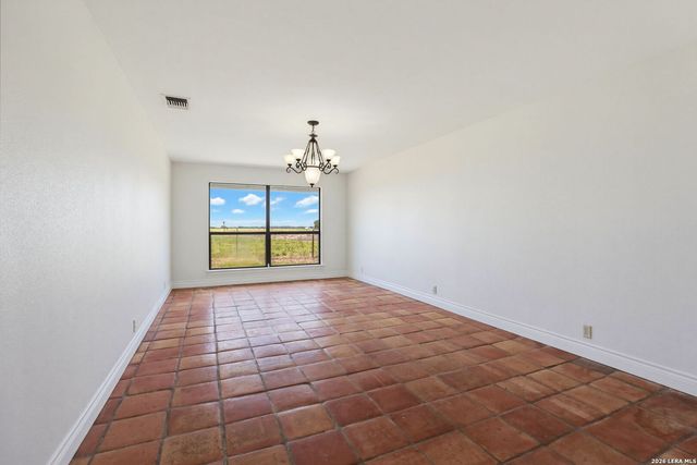 166 LOWER SEGUIN RD, Marion, TX 78124