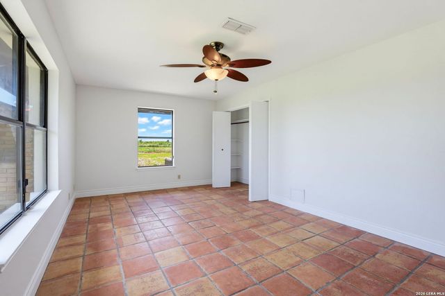 166 LOWER SEGUIN RD, Marion, TX 78124