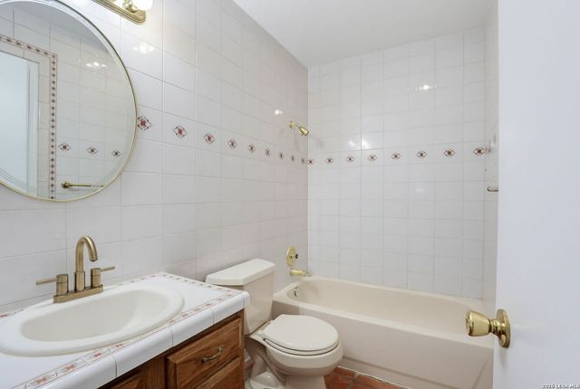 166 LOWER SEGUIN RD, Marion, TX 78124
