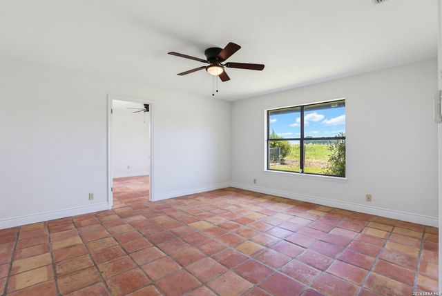 166 LOWER SEGUIN RD, Marion, TX 78124