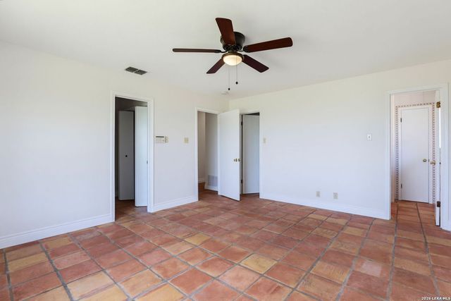 166 LOWER SEGUIN RD, Marion, TX 78124