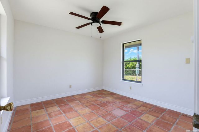 166 LOWER SEGUIN RD, Marion, TX 78124
