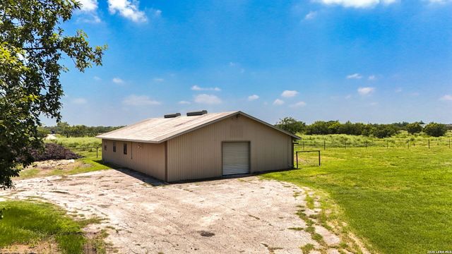 166 LOWER SEGUIN RD, Marion, TX 78124