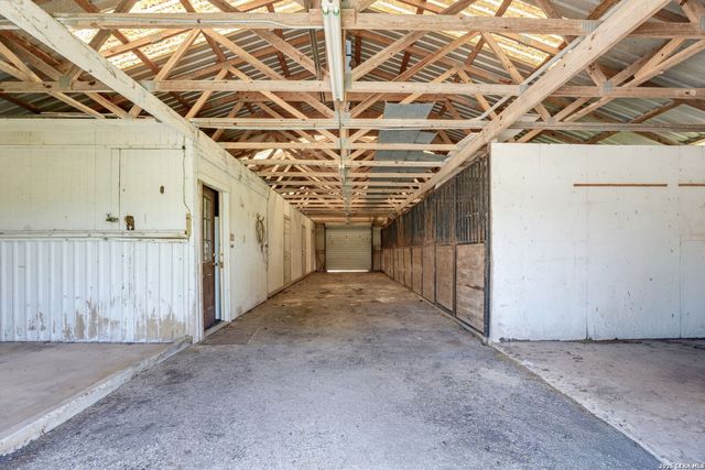 166 LOWER SEGUIN RD, Marion, TX 78124