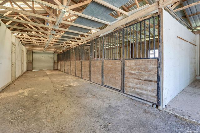 166 LOWER SEGUIN RD, Marion, TX 78124