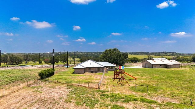 166 LOWER SEGUIN RD, Marion, TX 78124