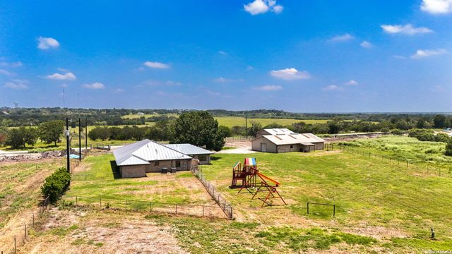 166 LOWER SEGUIN RD, Marion, TX 78124