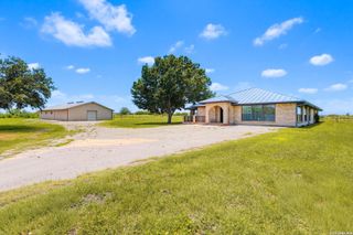 166 LOWER SEGUIN RD, Marion, TX 78124
