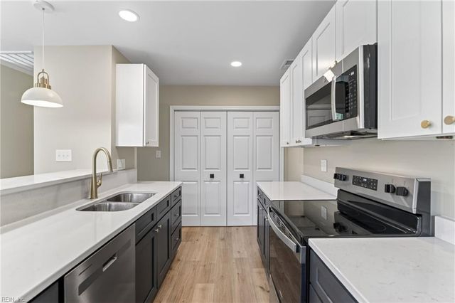 11 Farrington PL, Hampton, VA 23663