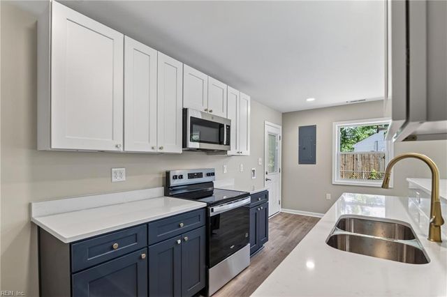 11 Farrington PL, Hampton, VA 23663