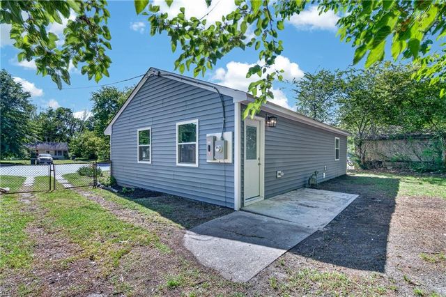 11 Farrington PL, Hampton, VA 23663