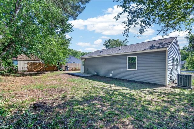 11 Farrington PL, Hampton, VA 23663