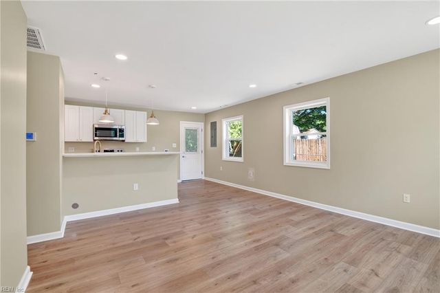 11 Farrington PL, Hampton, VA 23663