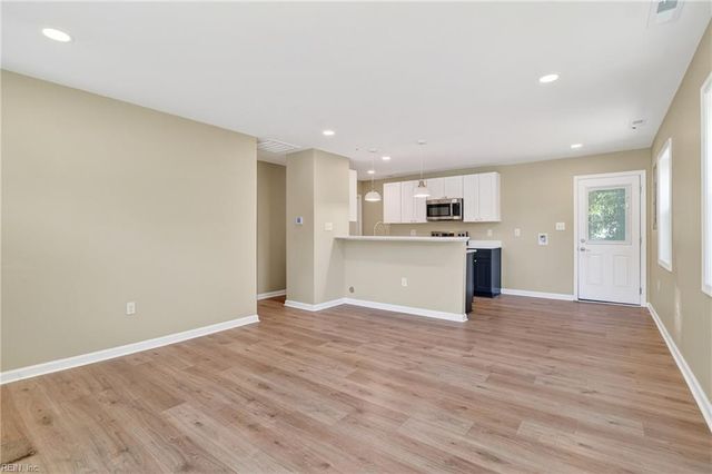 11 Farrington PL, Hampton, VA 23663