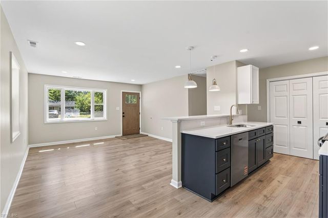 11 Farrington PL, Hampton, VA 23663