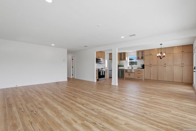 1333 Comanche Path, Bandera, TX 78003