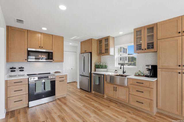 1333 Comanche Path, Bandera, TX 78003