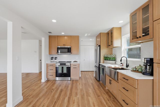 1333 Comanche Path, Bandera, TX 78003