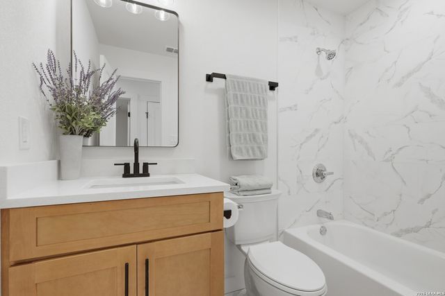 1333 Comanche Path, Bandera, TX 78003