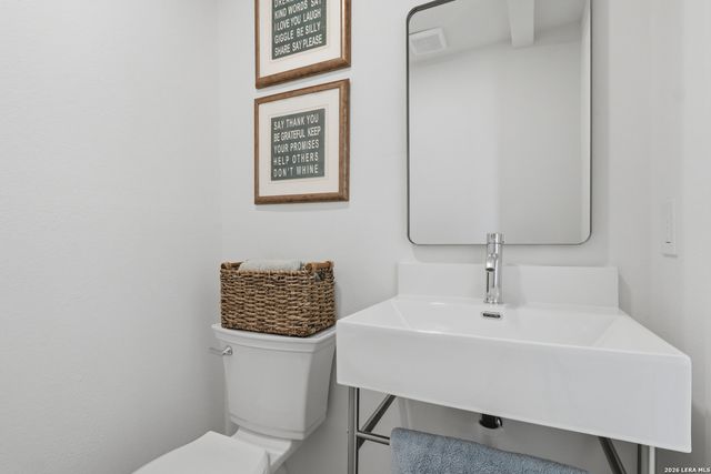 1333 Comanche Path, Bandera, TX 78003