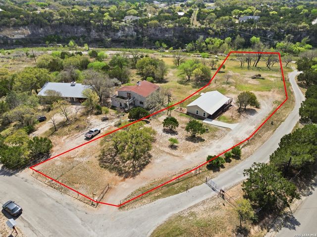 1333 Comanche Path, Bandera, TX 78003