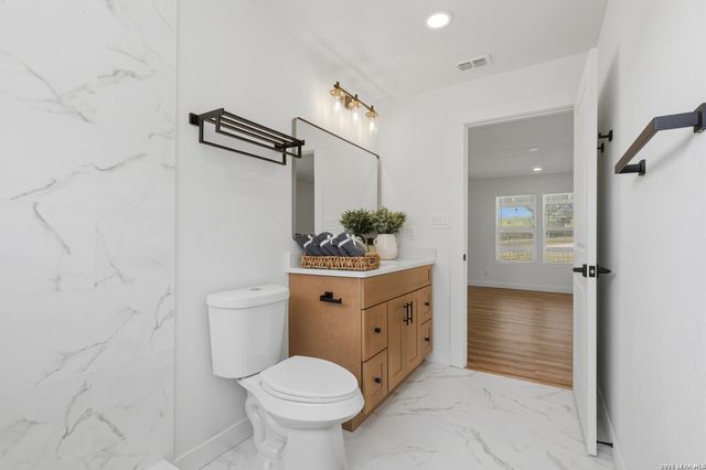 1333 Comanche Path, Bandera, TX 78003