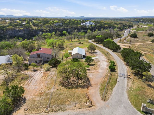 1333 Comanche Path, Bandera, TX 78003