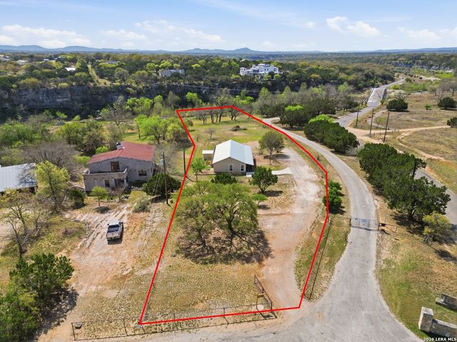 1333 Comanche Path, Bandera, TX 78003