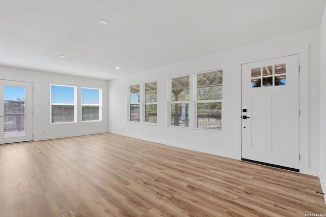 1333 Comanche Path, Bandera, TX 78003