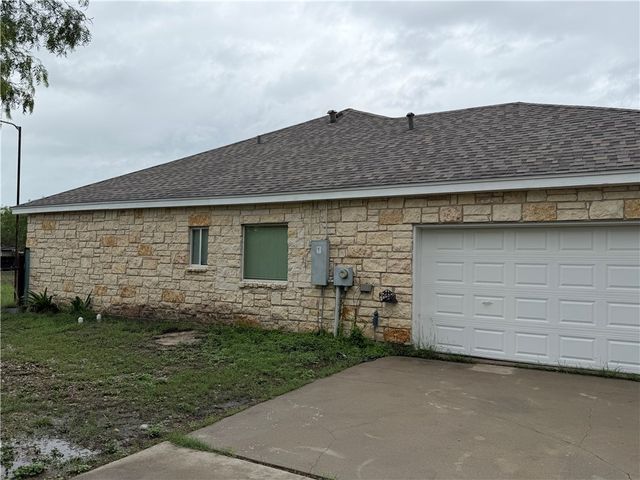 5758 Grand Lake Circ, Robstown, TX 78380