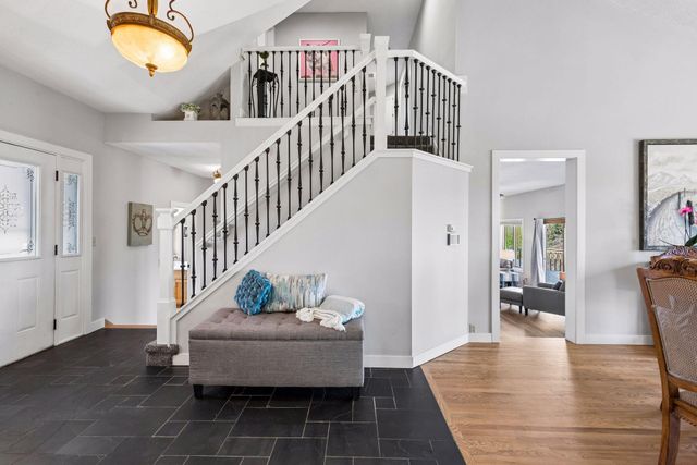 3861 Lone Cedar Lane, Chanhassen, MN 55318