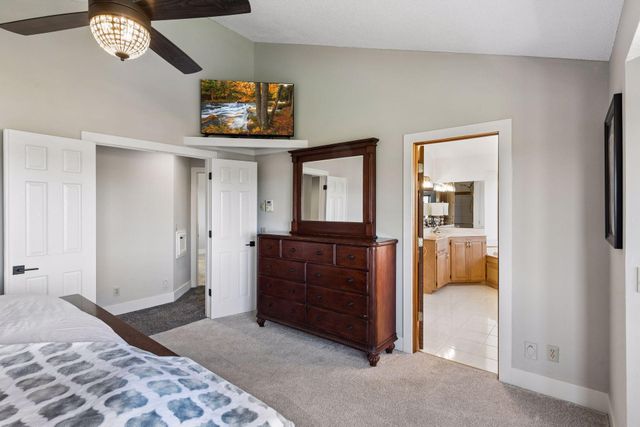 3861 Lone Cedar Lane, Chanhassen, MN 55318
