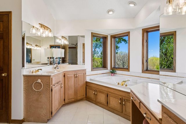 3861 Lone Cedar Lane, Chanhassen, MN 55318