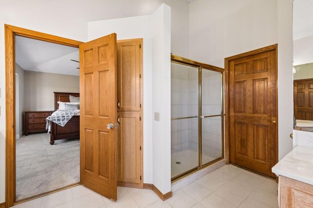 3861 Lone Cedar Lane, Chanhassen, MN 55318