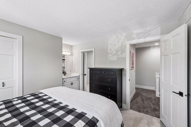 3861 Lone Cedar Lane, Chanhassen, MN 55318