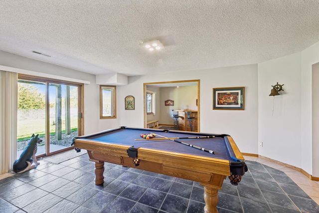 3861 Lone Cedar Lane, Chanhassen, MN 55318