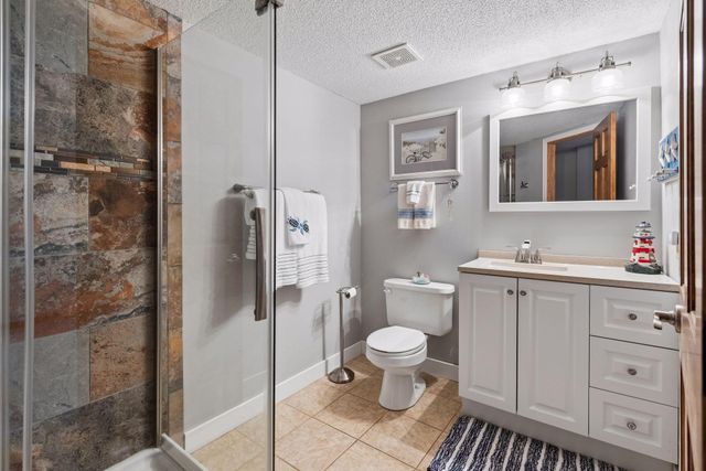 3861 Lone Cedar Lane, Chanhassen, MN 55318