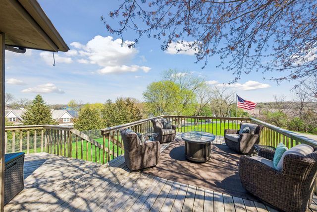 3861 Lone Cedar Lane, Chanhassen, MN 55318