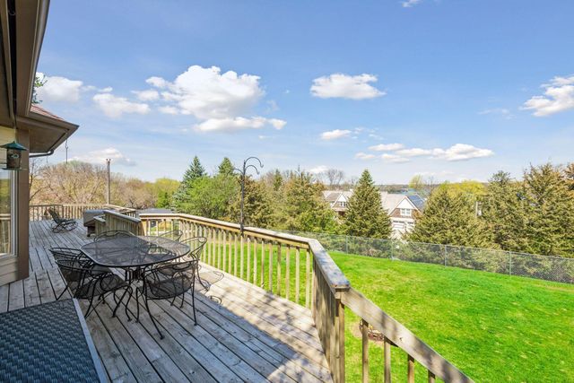 3861 Lone Cedar Lane, Chanhassen, MN 55318