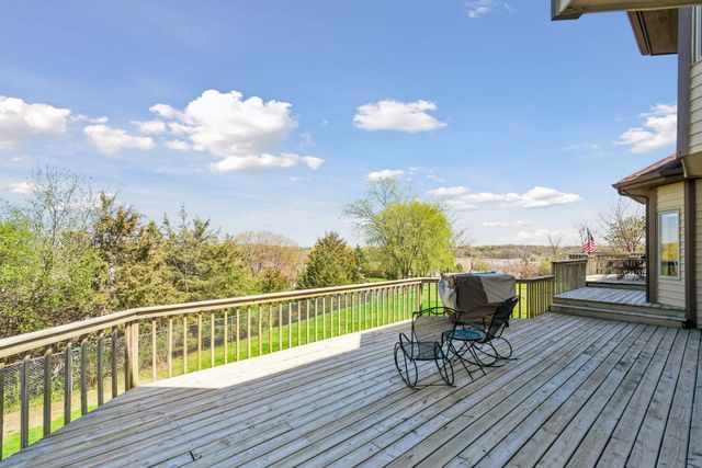 3861 Lone Cedar Lane, Chanhassen, MN 55318