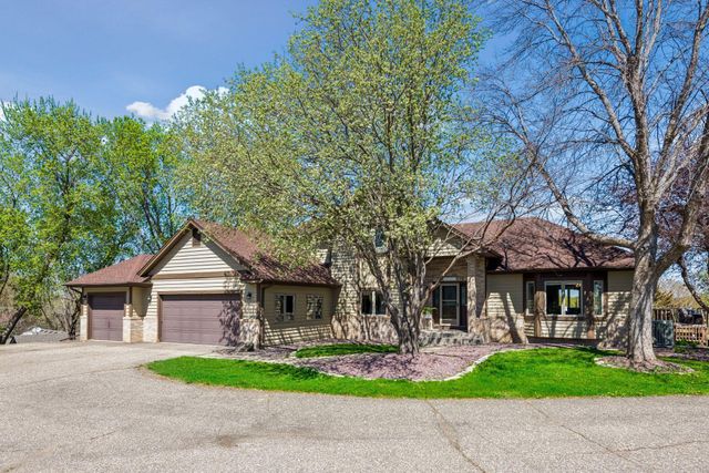 3861 Lone Cedar Lane, Chanhassen, MN 55318
