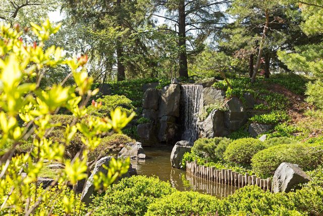 3861 Lone Cedar Lane, Chanhassen, MN 55318