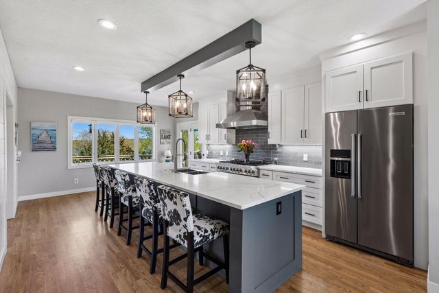 3861 Lone Cedar Lane, Chanhassen, MN 55318