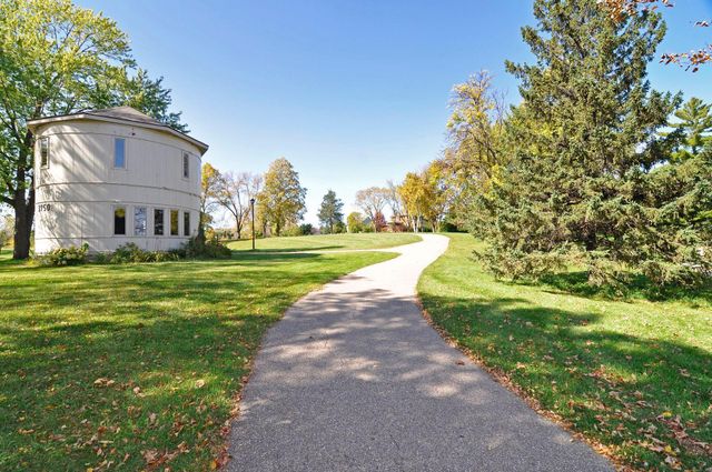 3861 Lone Cedar Lane, Chanhassen, MN 55318