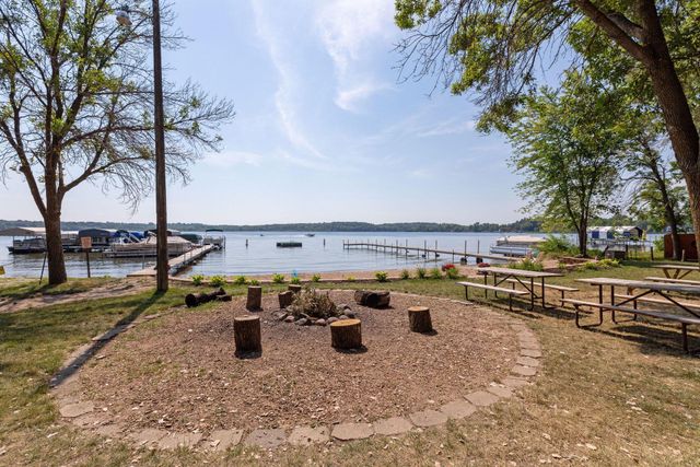 3861 Lone Cedar Lane, Chanhassen, MN 55318