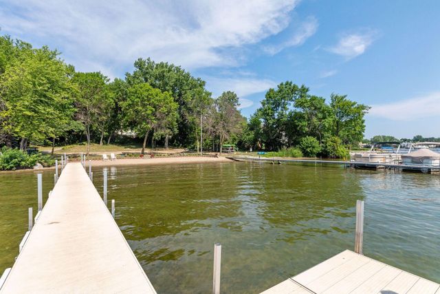3861 Lone Cedar Lane, Chanhassen, MN 55318
