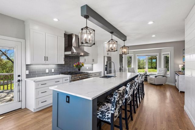 3861 Lone Cedar Lane, Chanhassen, MN 55318