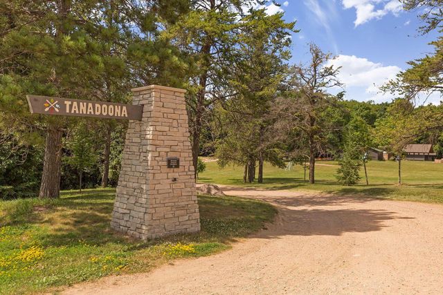 3861 Lone Cedar Lane, Chanhassen, MN 55318