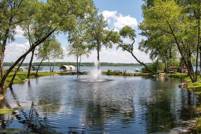 3861 Lone Cedar Lane, Chanhassen, MN 55318